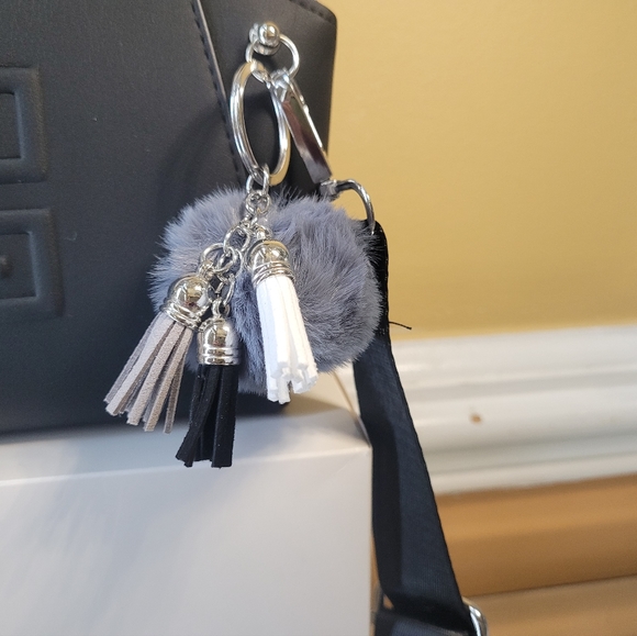 Givenchy pouch - Picture 7 of 17